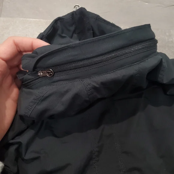 Lululemon Run: Back On Track Long Sleeve Jacket. Black. Hood. Size 4. - Picture 9 of 13